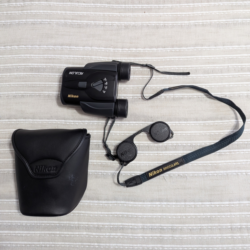 Nikon Black Compact Binoculars with Case - Picture 2 of 7